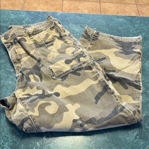 Kut from the Kloth Men's Tan and Gray Camouflage Cargo Pants